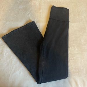 Aerie Offline Black Wash Flared Leggings Women’s Size Small